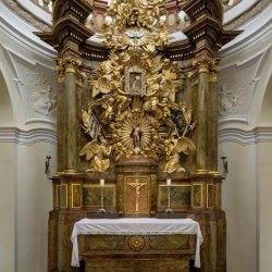 Interiér kostela 1